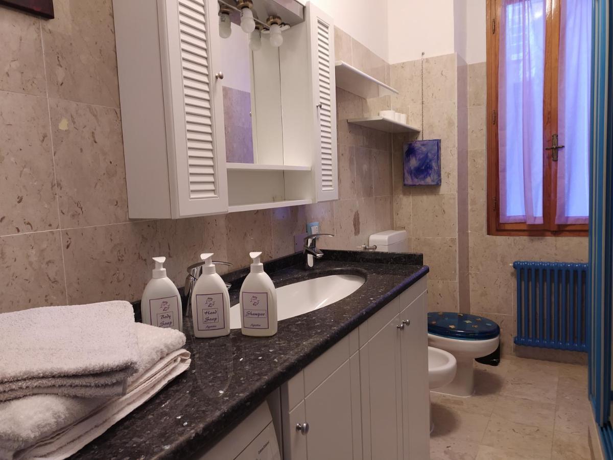 Agretta Sea View Apartment เวอนาซซา ภายนอก รูปภาพ
